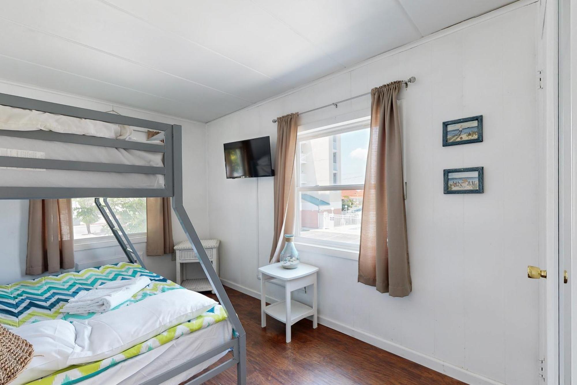 Sherwood West Ocean City Room photo